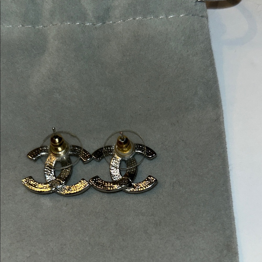 Authentic CHANEL earrings - Picture 2 of 7